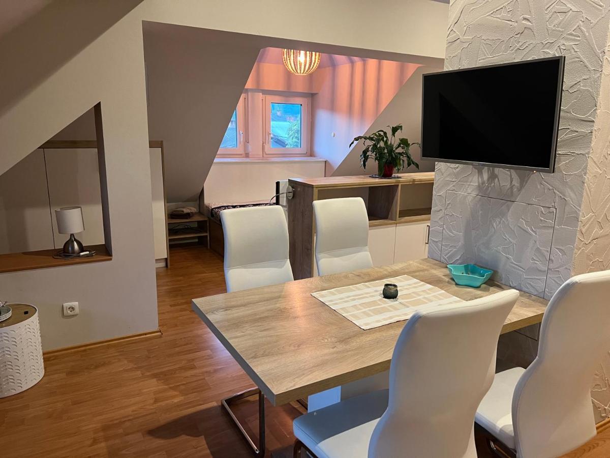Vila Lesce With Heated Outdoor Pool Екстериор снимка